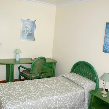 3 Bedrooms At 50 M Away From The Beach With Sea View And Furnished Terrace Apartamento