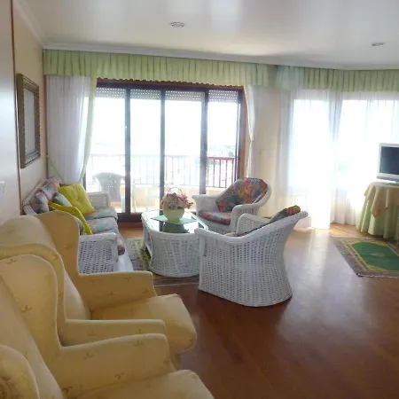 3 Bedrooms At 50 M Away From The Beach With Sea View And Furnished Terrace Apartamento