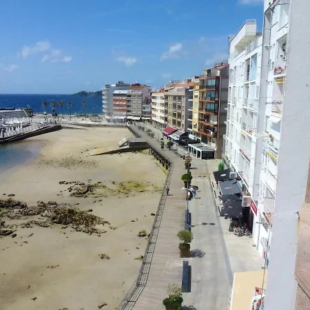 3 Bedrooms At 50 M Away From The Beach With Sea View And Furnished Terrace Apartamento